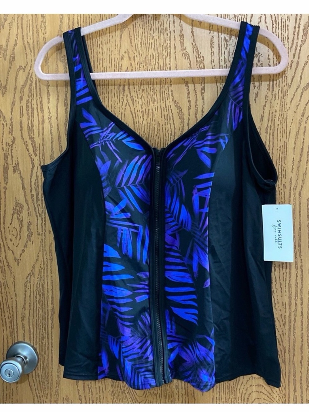 New Zip Front Swimsuits For All Sweetheart
Sporty Tankini Top Plus Size 20 - Picture 4 of 6